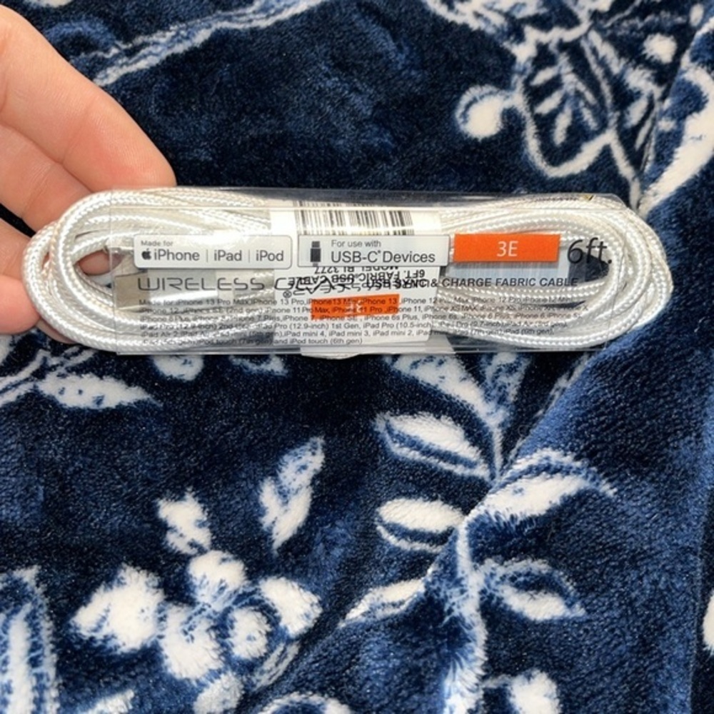 NWT! iPhone/iPad Wireless Gear 6ft Charger Fabric Cable for Apple devices USB-C